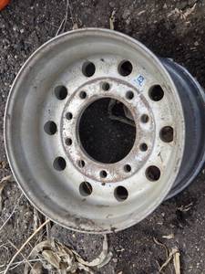 lot 96 image: Used Aluminum super single 22.5 truck rim