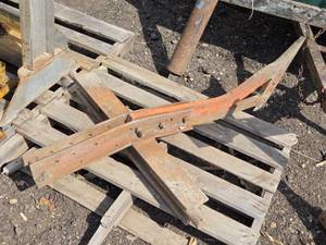 lot 102 image: Vintage 3 Point Ripper Tooth Attachment