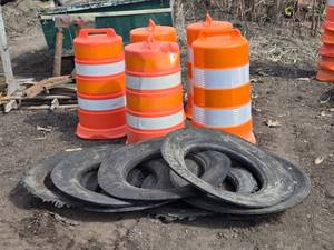 lot 103 image: 5 Orange Reflective Traffic Drums with Bases