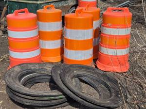 lot 104 image: 5 Orange Reflective Traffic Drums with Bases