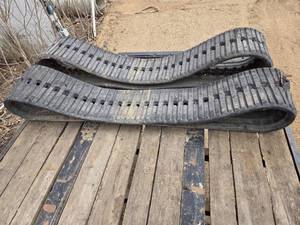 lot 114 image: Pair of Used Skid Loader Rubber Tracks - 1 is Damaged