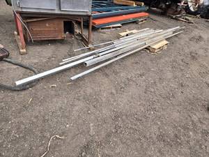 lot 120 image: Pile of Assorted Aluminum Pieces round, square and flat - Longest is 21
