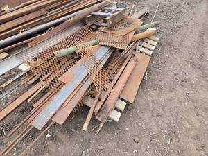lot 121 image: Pallet of Drop Metal Collection with Various Sheets and Rods