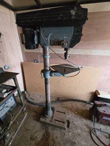 lot 127 image: 17-900 Delta Drill Press