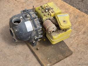 lot 132 image: Used Banjo Self-Priming Centrifugal Pump with Briggs & Stratton Engine