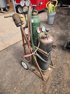 lot 135 image: Used Oxygen Acetylene Welding Cutting Torch Set with Gauge