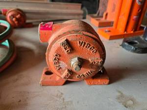 lot 139 image: Orange Vibco Vibration Motor VS320