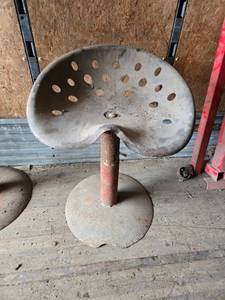 lot 147 image: Vintage Industrial Tractor Seat Stool