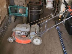 lot 152 image: Husqvarna 6.5 HP Gasoline Lawn Mower Model 580RS Self Propelled