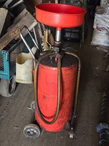 lot 155 image: Used Heavy-Duty Industrial Oil Drain Tank