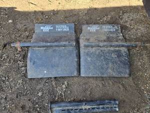 lot 180 image: Pair of Plastic Quarter Fenders