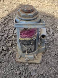 lot 185 image: Used Pro-Lift 60,000 Lbs Hydraulic Bottle Jack - May Need Oil, No Handle