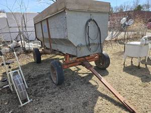 lot 200 image: Walsh Feed Hydraulic Dump Grain Wagon