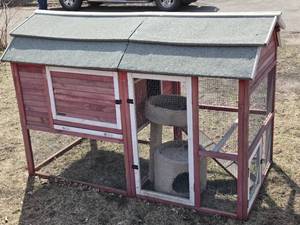 lot 205 image: Wooden Chicken Coop with Wire Mesh Panels