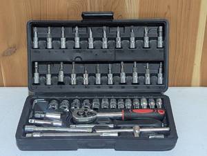 lot 46 image: Handy 46 Piece 14 Socket Set with Case