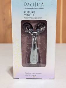 lot 66 image: Future Youth Gravity Rebound Facial Massage Roller
