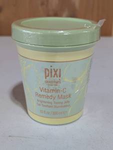 lot 73 image: Pixi Skintreats Vitamin-C Remedy Mask - 10 fl oz