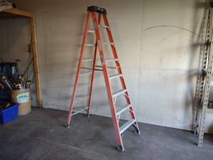 lot 24 image: Werner 8 300 lb. Fiberglass Step L...