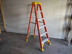 lot 37 image: Werner 6 300 lb. Fiberglass Step L...