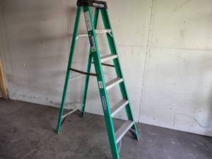 lot 43 image: Werner 6 225 lb. Fiberglass Step L...