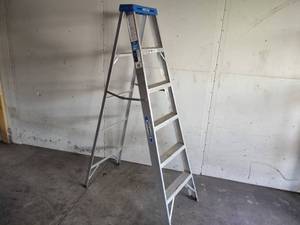 lot 45 image: Werner 6 250 lb. Aluminum Step Lad...