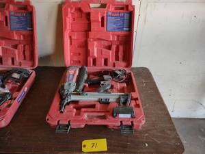 lot 71 image: Power Trak It C5 Cordless Pin Shoot...