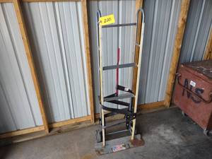 lot 200 image: Appliance Dolly...