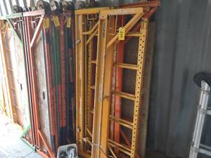 lot 226 image: Bakers Scaffold Assorted Parts...
