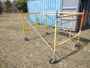lot 227 image: Scaffolding, 60x48x72 with (1) P...