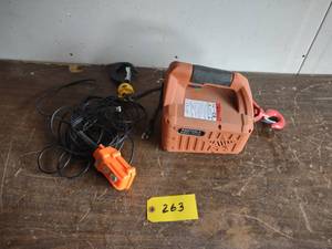 lot 263 image: Portable Hoist Crane, Model 500, 50...
