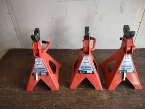 lot 323 image: (3) 6 Ton Jack Stands...