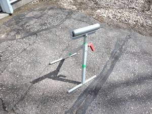 lot 334 image: 11 Roller Stand...