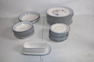 lot 6 image: Johann Haviland Crowning Fashion Dinnerware Set - 49 Pieces