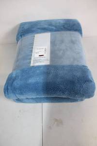 lot 25 image: Blue Dusk Polyester Blanket TwinXL Twin