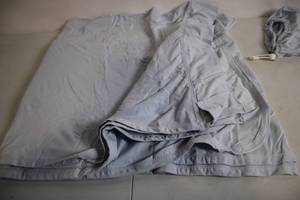 lot 26 image: Queen Size Purple Bedsheet Set