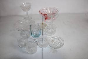 lot 33 image: Collection of Vintage Glassware Including Goblets and Bowls