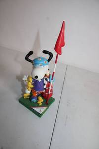 lot 36 image: Westland Giftware Peanuts Jolly Golfer Figurine