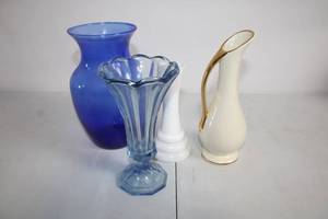 lot 42 image: Set of 4 Decorative Vases in Assorted Styles