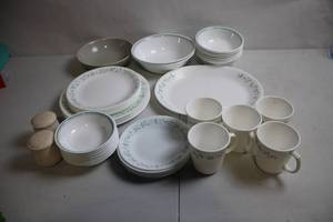 lot 90 image: Vintage Floral Pattern Dinnerware Set - 32 Pieces