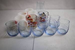 lot 91 image: Vintage McDonalds Glass and Mug Collection