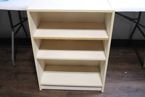 lot 123 image: White 3-Shelf Wooden Bookcase