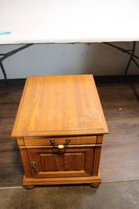 lot 127 image: Vintage Wooden End Table with Drawer and Open Cabinet