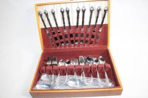Elegant Vintage Silverplated Flatware Set in Wooden Case