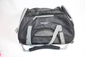 lot 142 image: Bergan Soft-Sided Pet Carrier