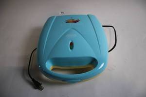 lot 154 image: Nostalgia Electrics Pie Bakery Machine
