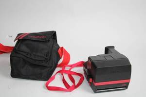 lot 171 image: Vintage Polaroid 600 Instant Camera with Carrying Case