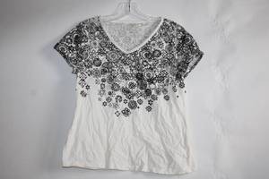 lot 191 image: SM Black and White Floral Pattern Womens T-Shirt