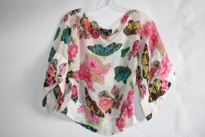 lot 194 image: Karen Kane Silk Floral Kimono Sleeve Blouse - Size S