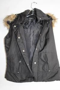 lot 223 image: Womens Black Faux Fur Trim Padded Vest by Wet Seal, Size M