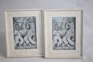 lot 254 image: Set of 3 White Wooden 5x7 Picture Frames